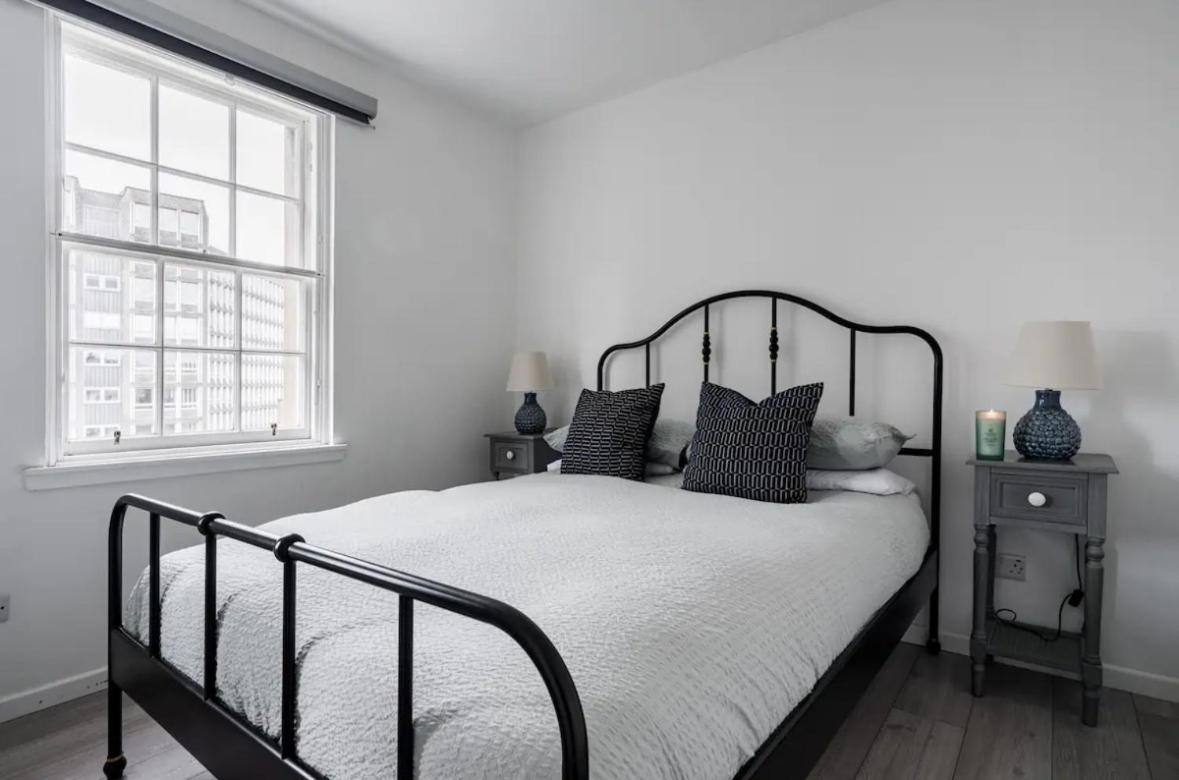 Edinburgh Castle Apartment Esterno foto