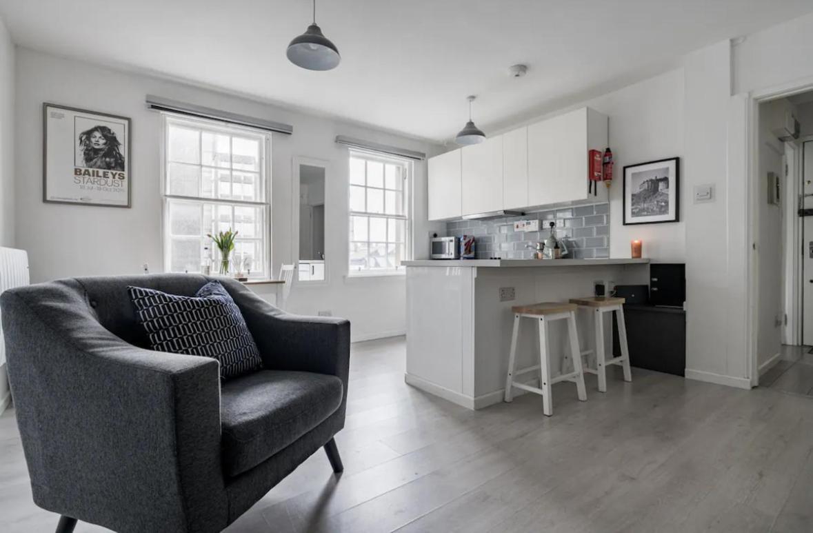 Edinburgh Castle Apartment Esterno foto